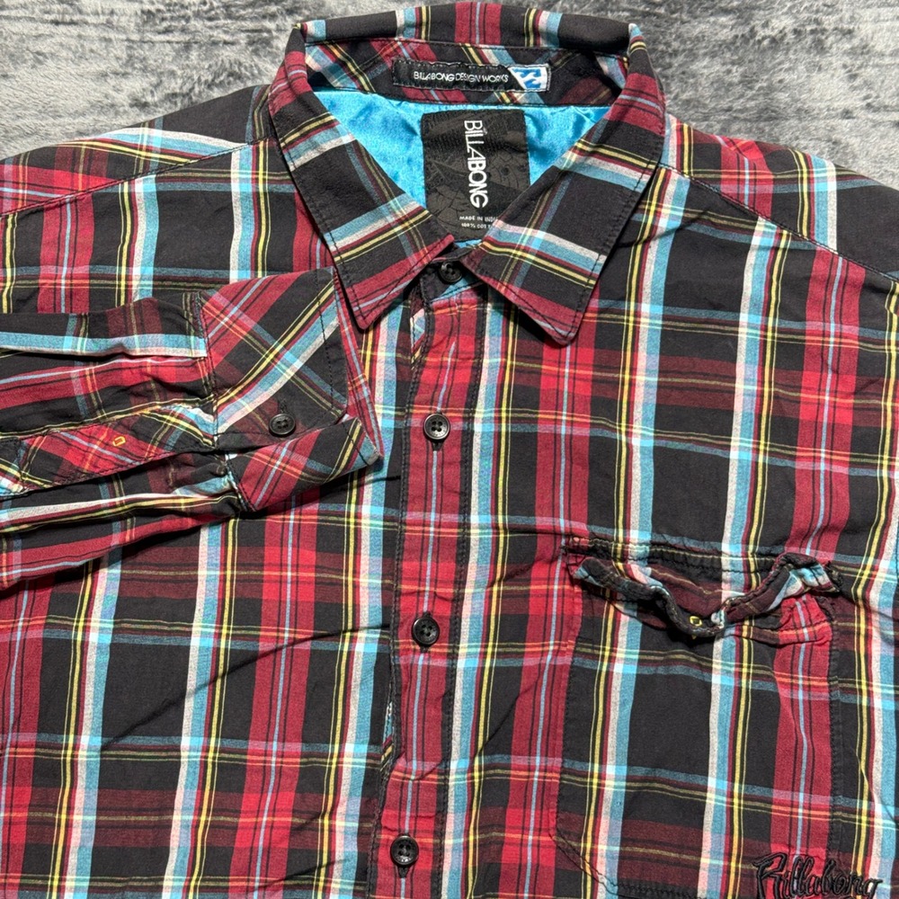 Billabong Button Down Shirt Mens Medium Red Black Blue Plaid‎ MS26GBOG